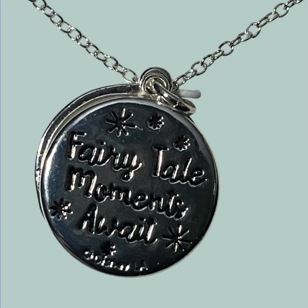 Elegant Silver Pendant Necklace